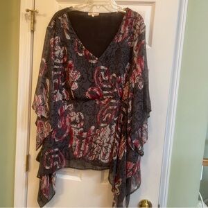 Curvaceous XXL Dressy Blouse. Grey with Red and Black Design.   (68)